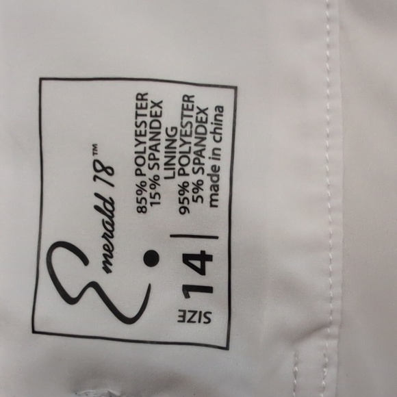 Emerald 18 White skort with Navy Trim size 14 EUC - Picture 3 of 5